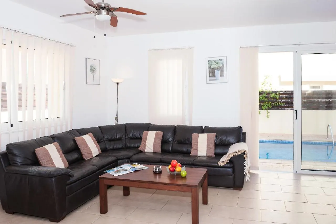 Crystal Blue Villa In A Perfect Location Protaras Zypern