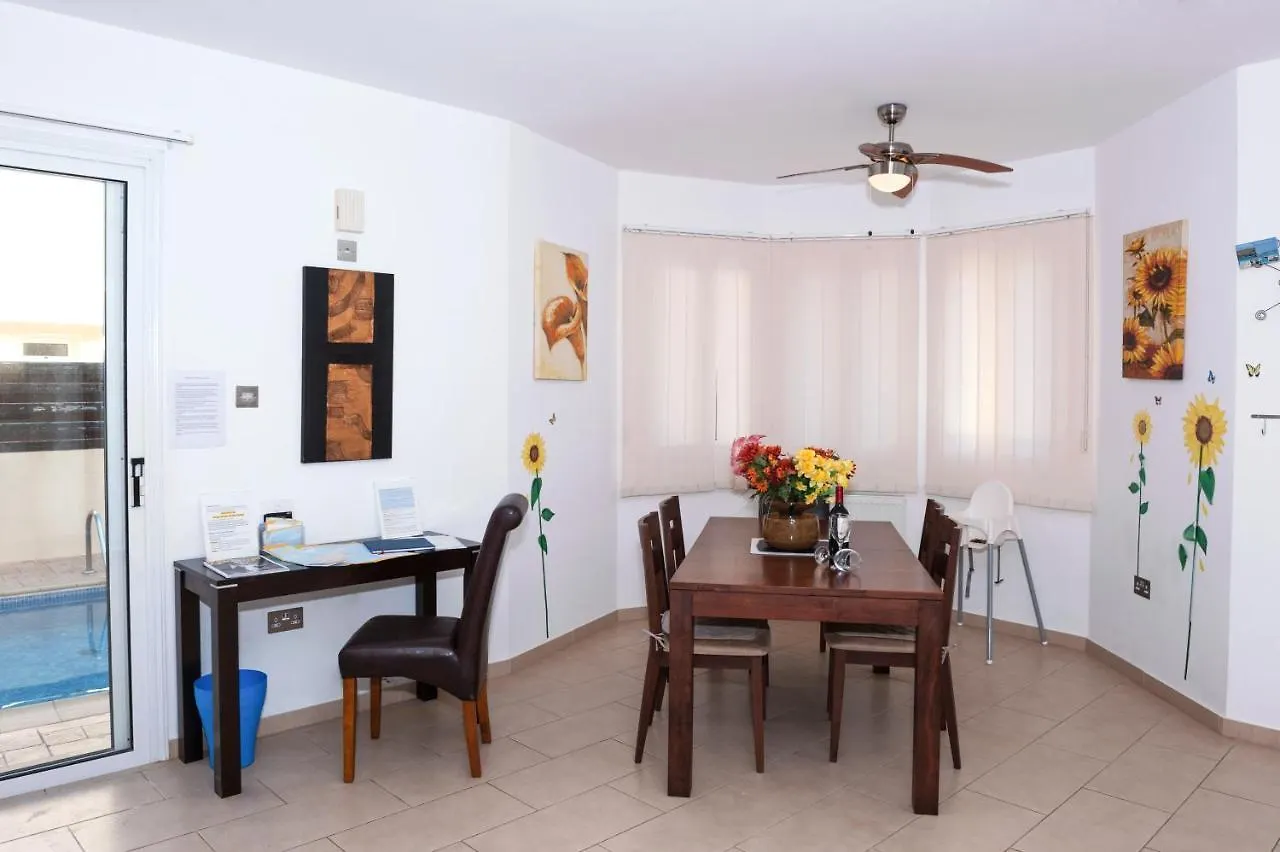 Crystal Blue Villa In A Perfect Location Protaras 0*,