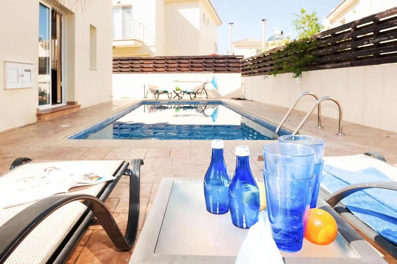 Crystal Blue Villa In A Perfect Location 普罗塔拉斯
