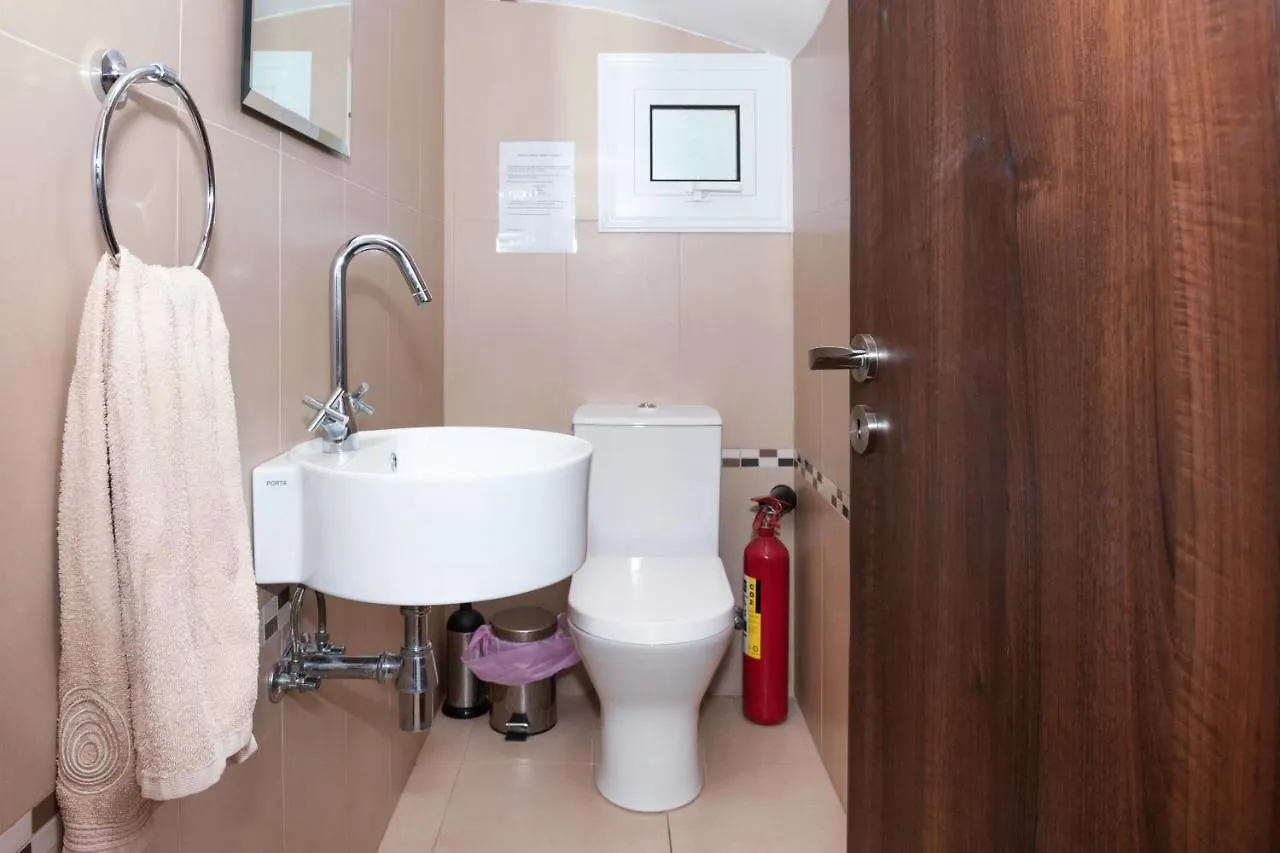 Crystal Blue Villa In A Perfect Location 普罗塔拉斯